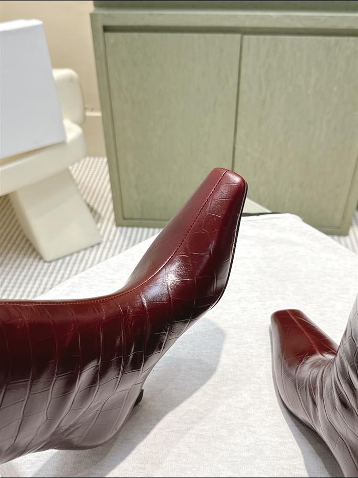 20251128174410940 460